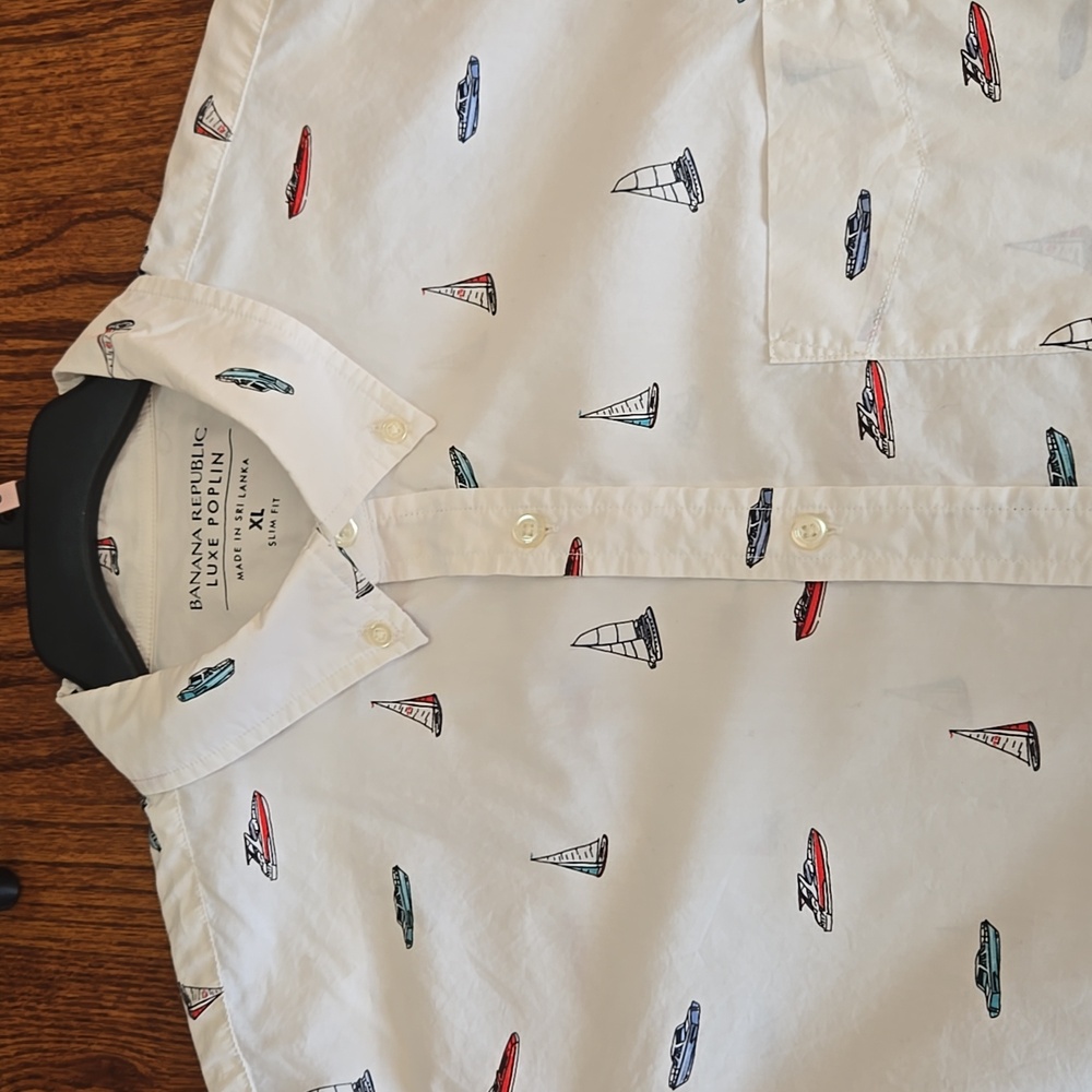 Banana Republic Size XL Poplin Sailboat Design Short Sleeve Button Down Shirt